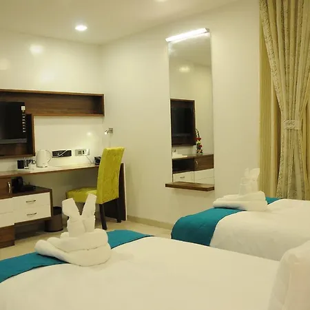 La Woods Hotel Chennai Exterior photo