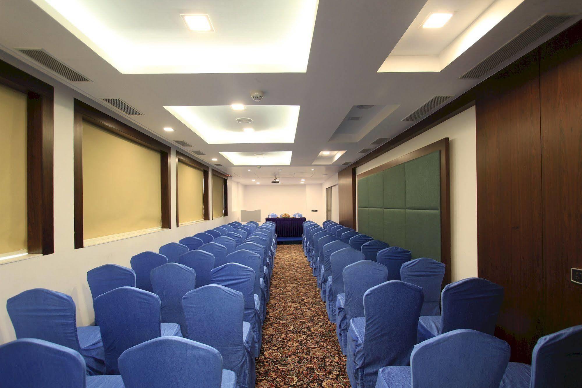 La Woods Hotel Chennai