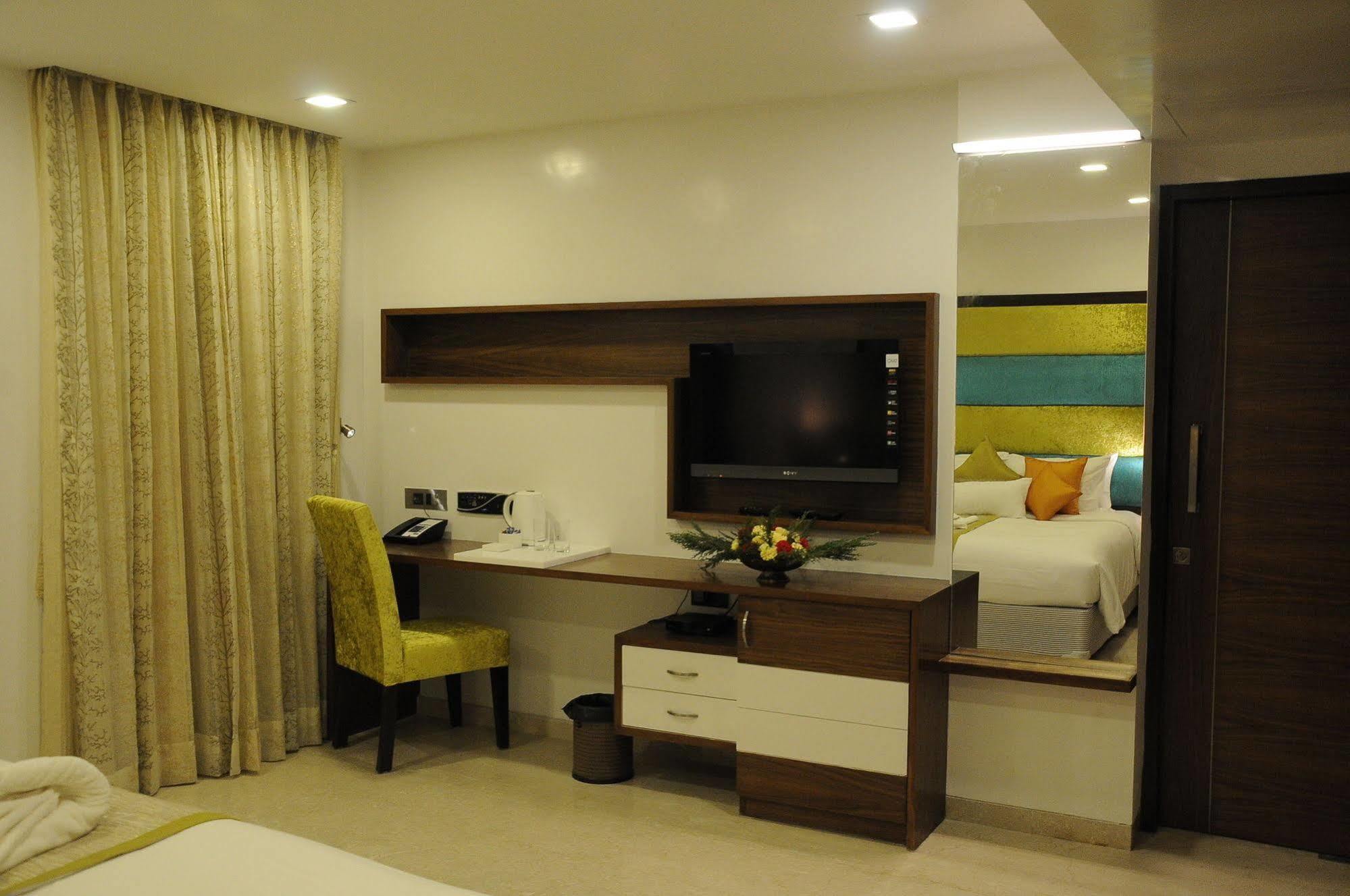 Hotel La Woods Chennai